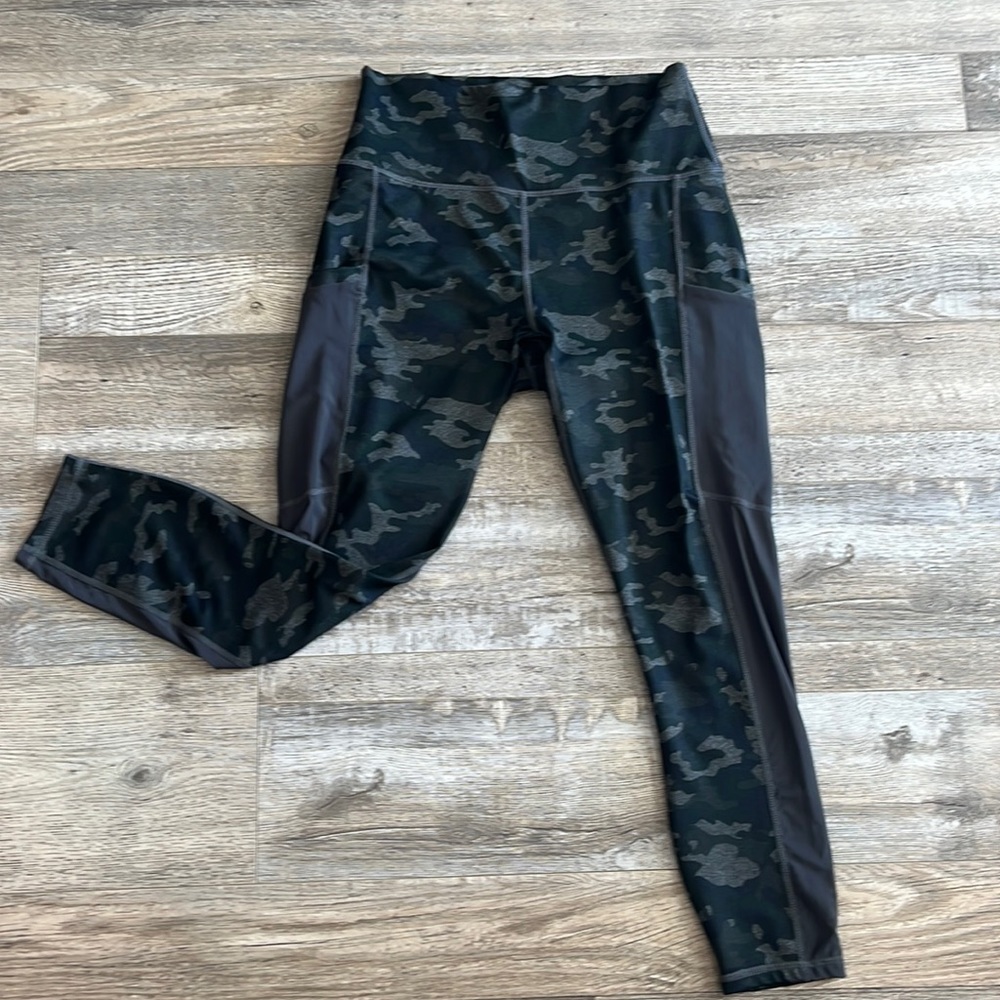 Fabletics Camo Mesh Panel 7/8 Leggings